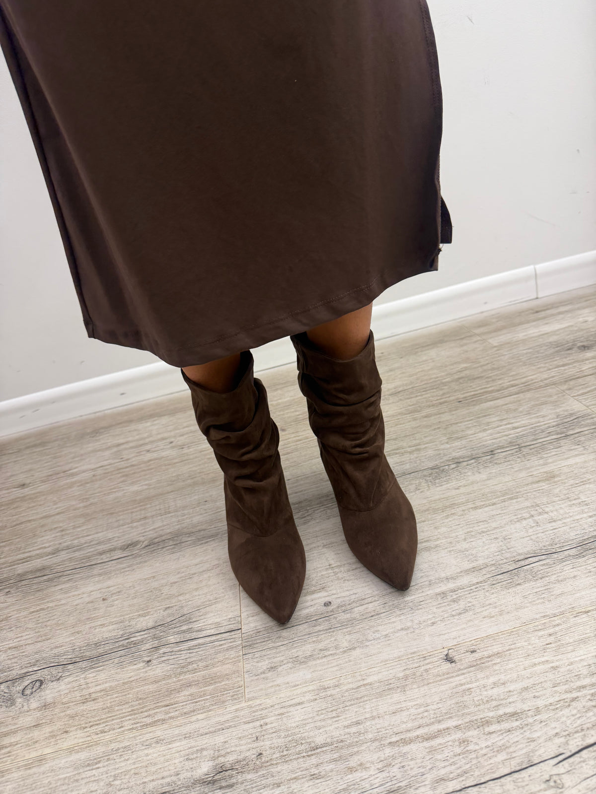 Ovyé - Stivaletto Slouchy Scamosciato