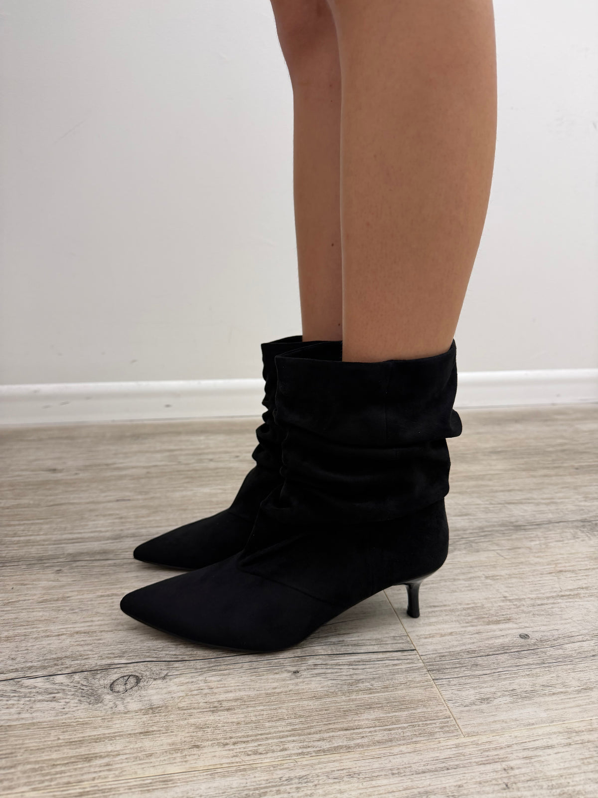 Ovyé - Stivaletto Slouchy Scamosciato
