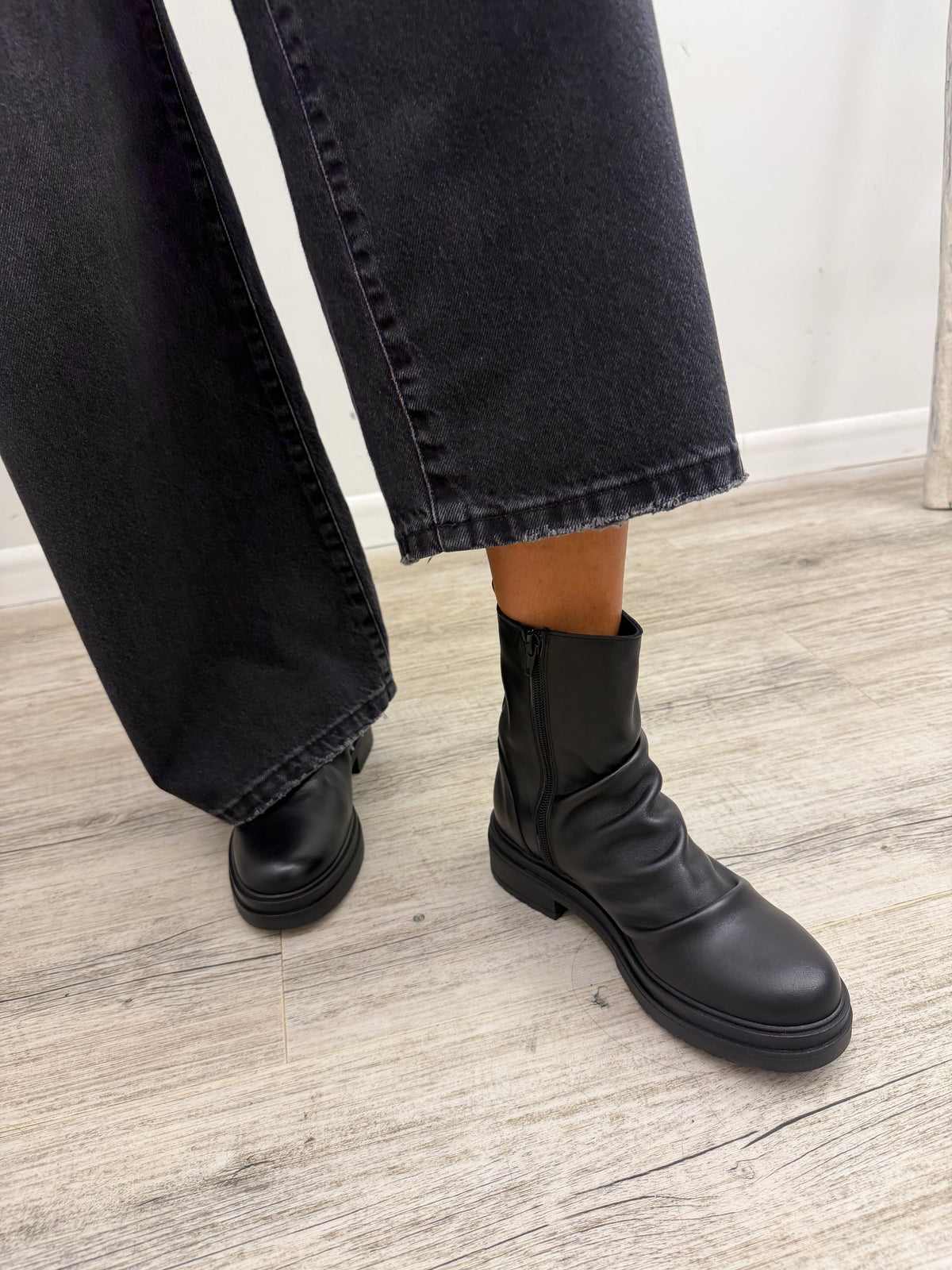 Ovyé - Stivaletto Slouchy