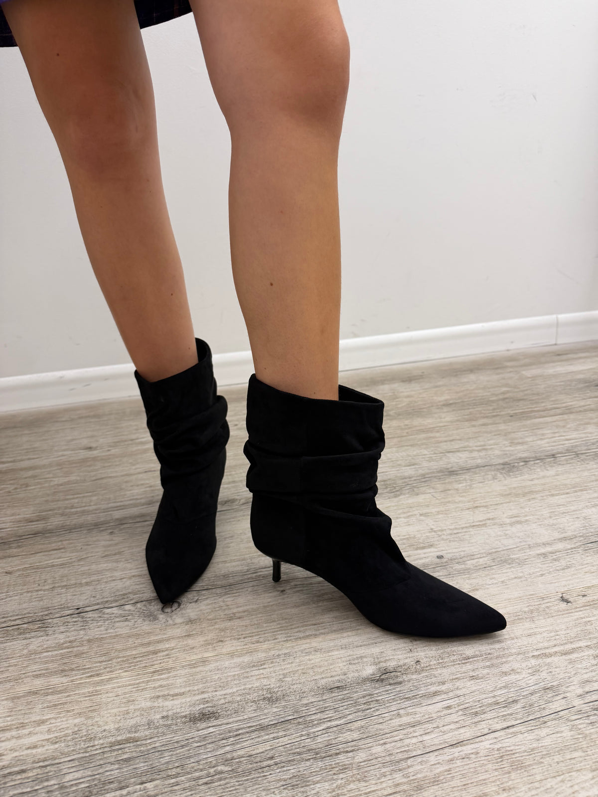 Ovyé - Stivaletto Slouchy Scamosciato