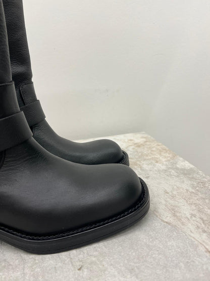 Ovyé - Biker Fibbie