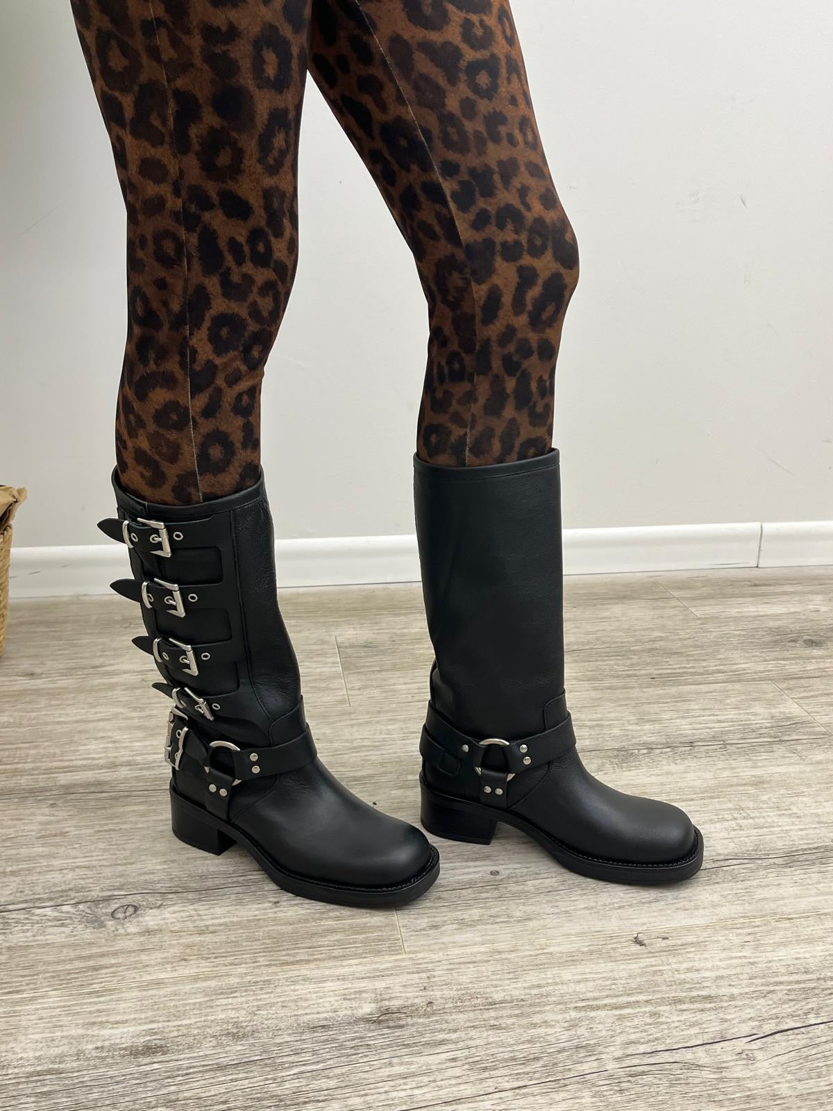 Ovyé - Biker Fibbie