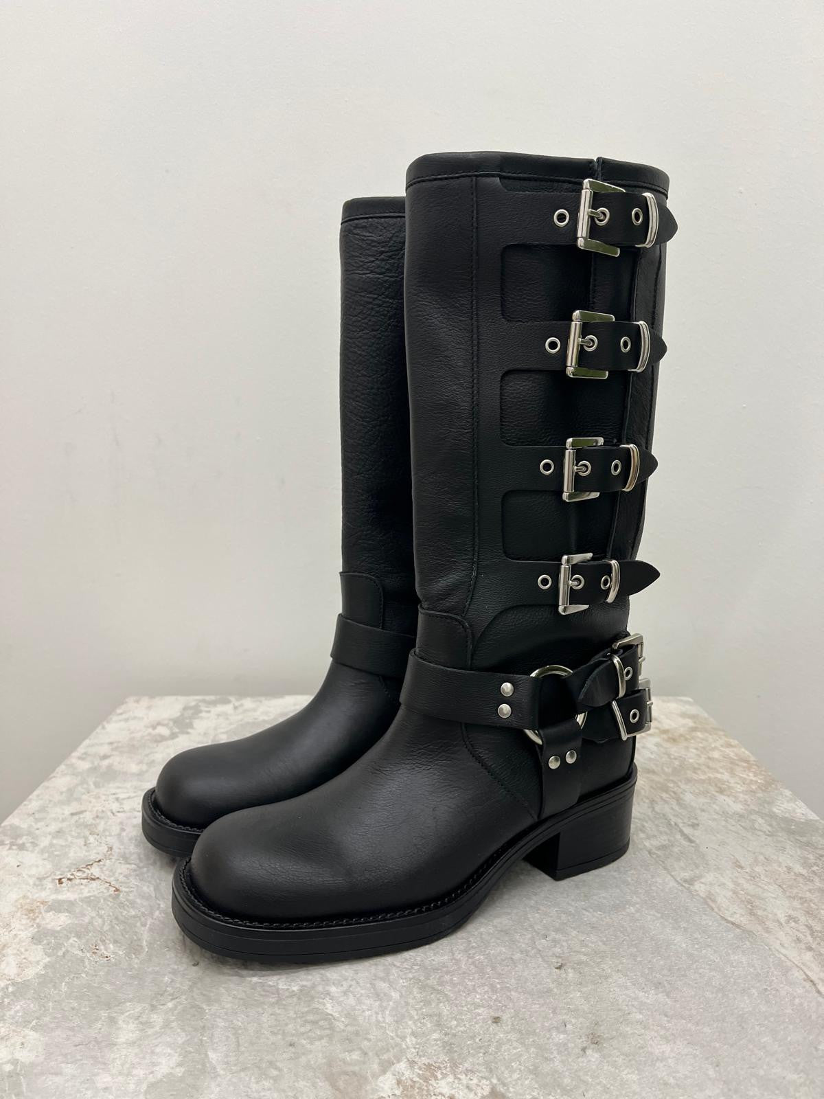 Ovyé - Biker Fibbie