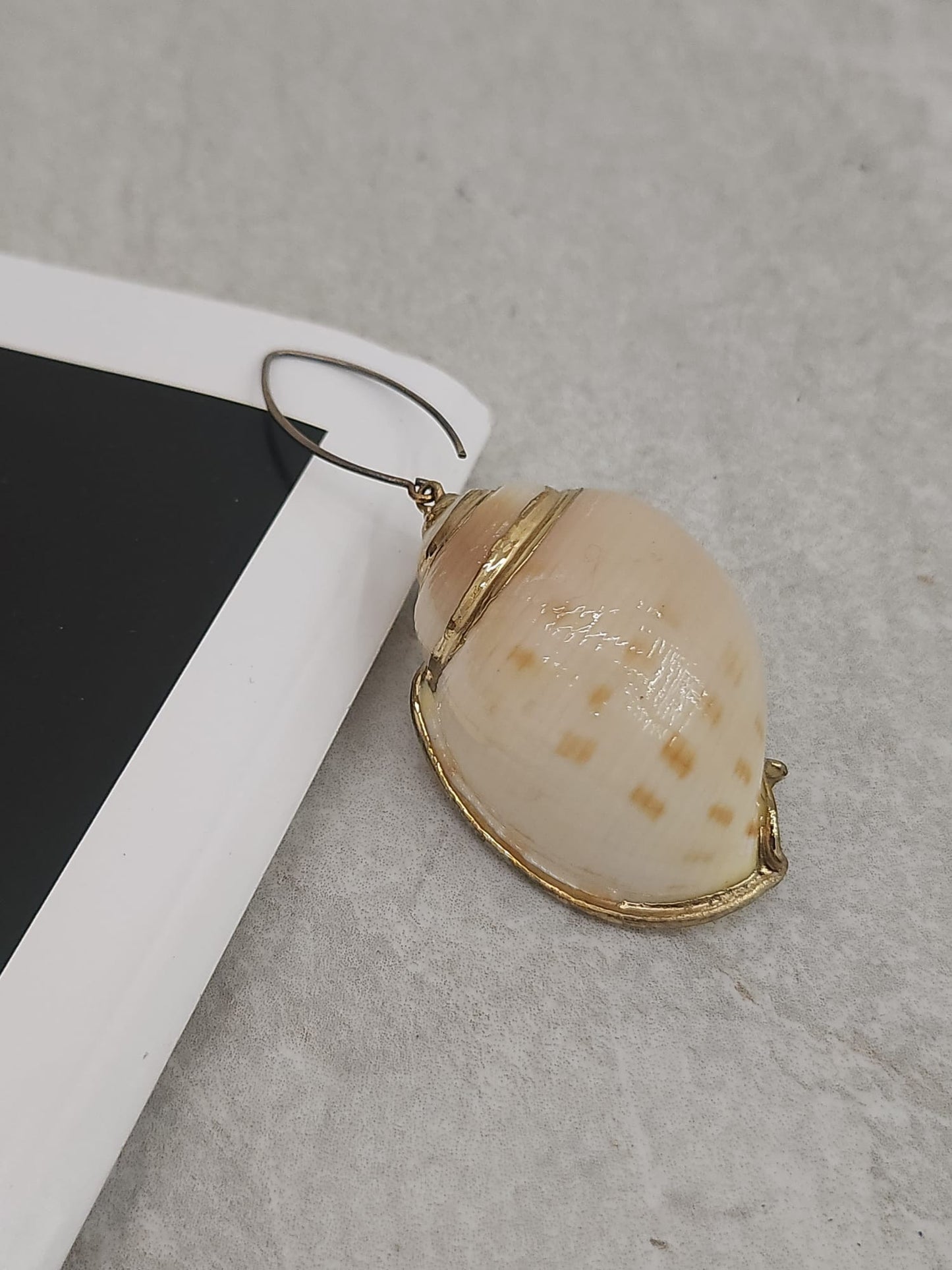 Stella Bloom - Mono Orecchino Shell Big