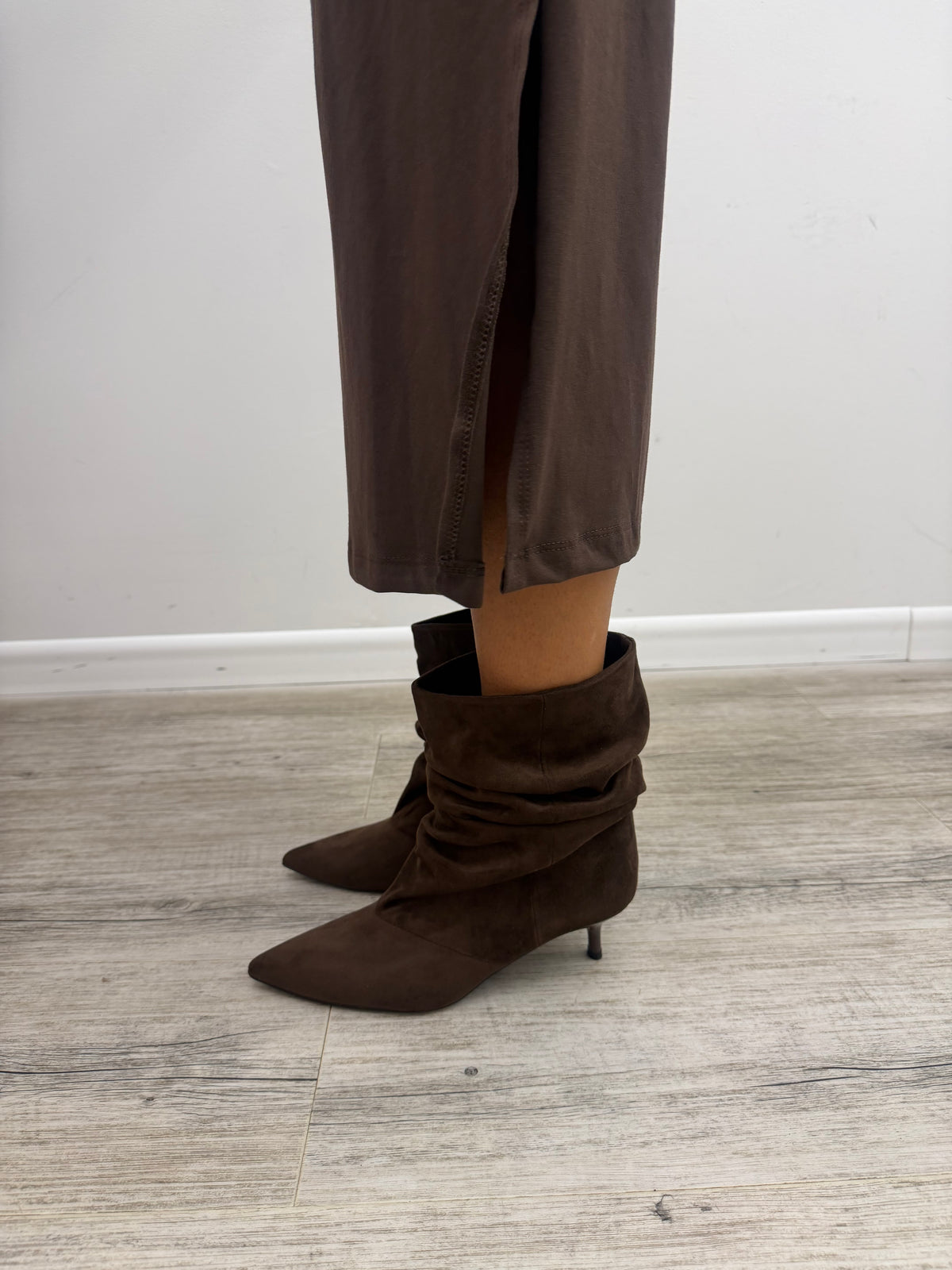 Ovyé - Stivaletto Slouchy Scamosciato