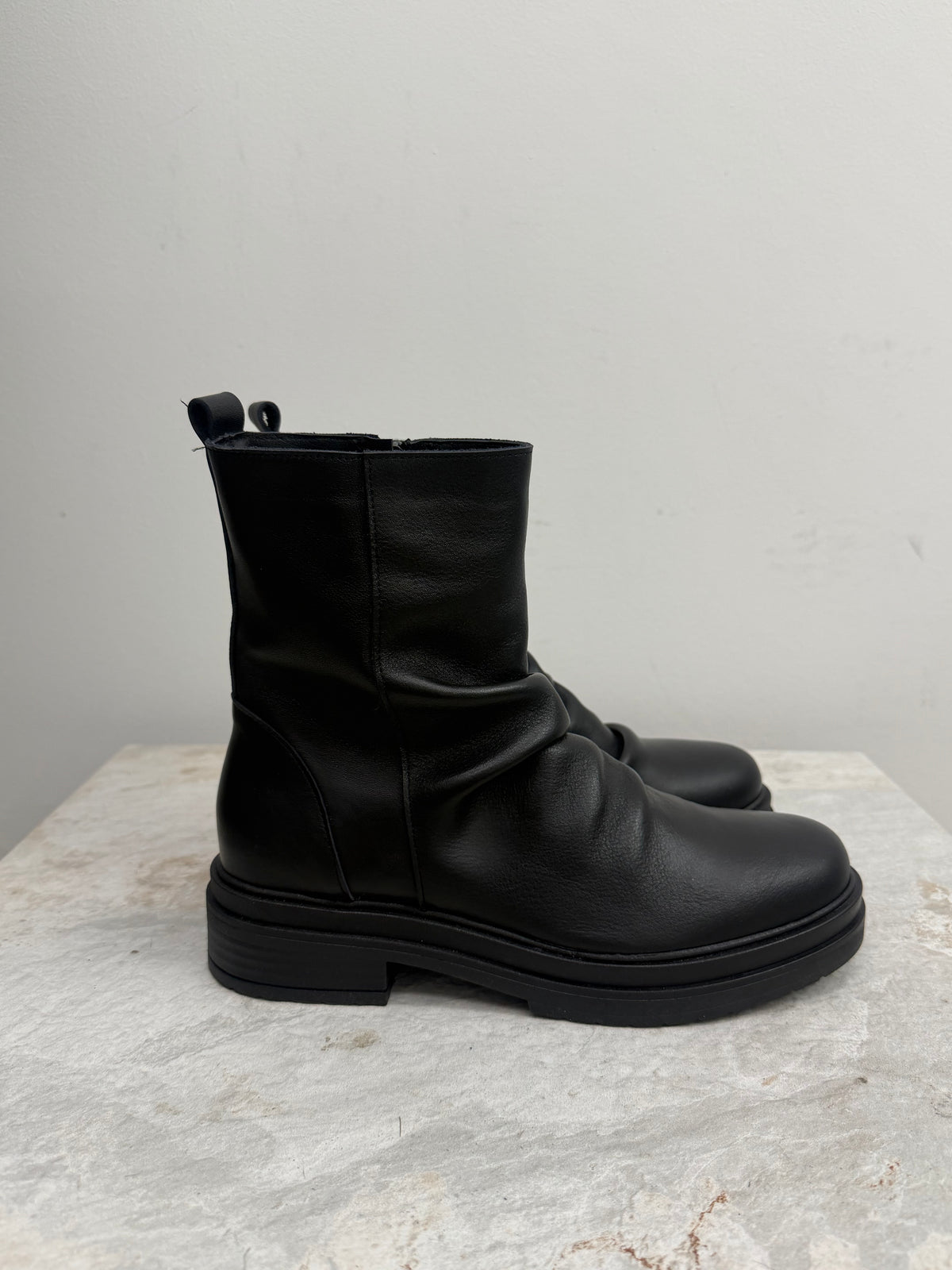 Ovyé - Stivaletto Slouchy